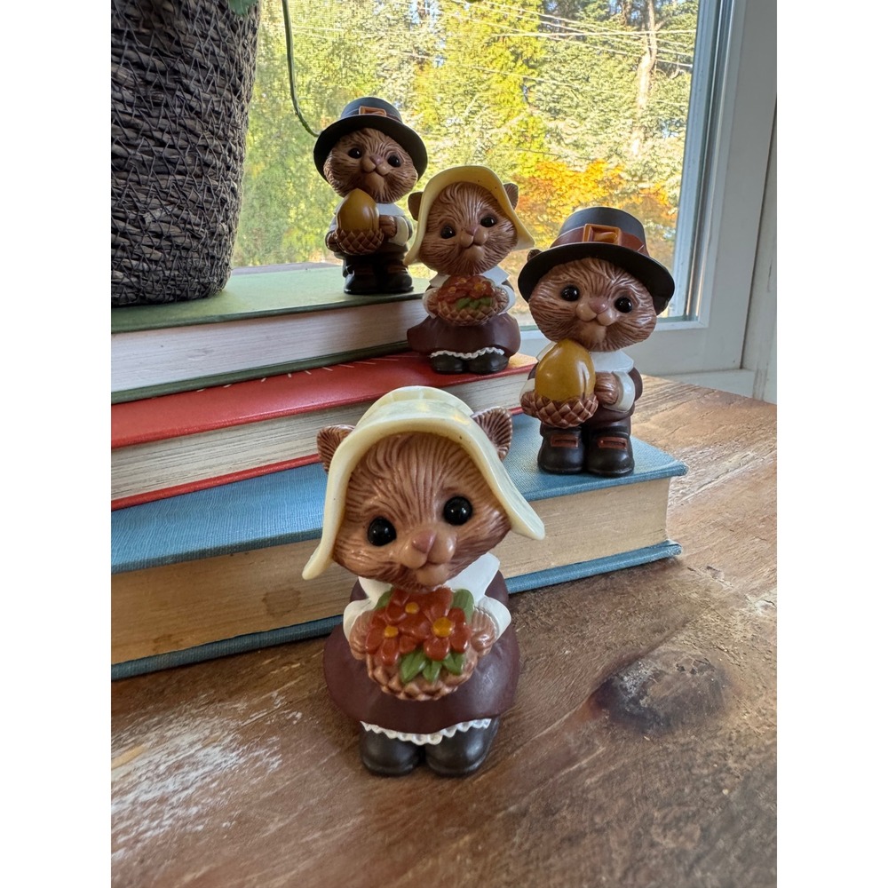 Vintage Hallmark Thanksgiving Pilgrim Squirrel Salt and Pepper Shaker Set of 4